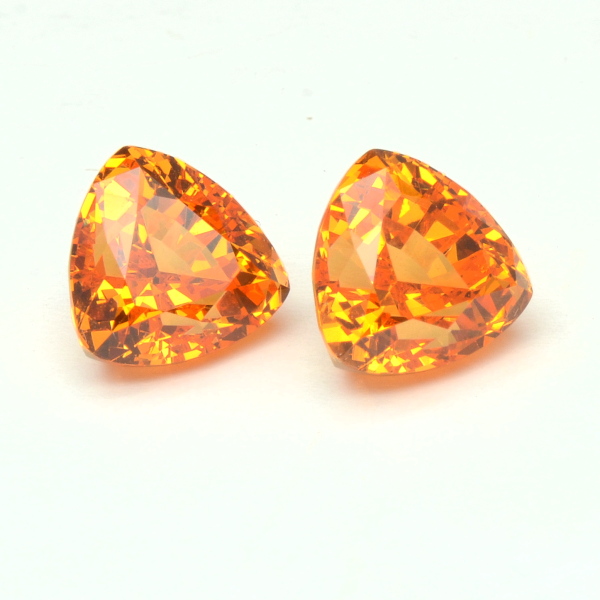 Paire de grenat mandarin 5,75 carats